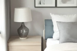 How to decorate a side table